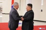 金正恩総書記とロシア・ショイグ氏が笑顔で会話…北朝鮮・平壌で会談　北朝鮮から工兵と作業員6000人派遣で合意　ウクライナ侵攻めぐる今後の協力案など議論か