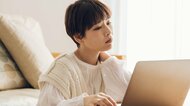 「テレワーク孤独」を感じやすいのは23~24歳。解消のカギは上司の“口角”と“雑談の最初の一言”