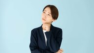 更年期で仕事を休むと収入はどうなる？会社員なら知っておきたい「傷病手当金」の仕組みと活用できる社内制度