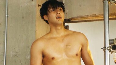 竹内涼真 鍛えられた”ムキムキボディー”を披露 肉体改造のきっかけはLiLiCo?