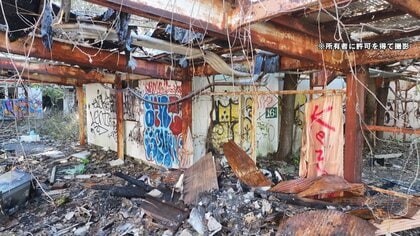 【独自】紅葉スポット多摩湖周辺の「廃墟ホテル」で不法投棄や侵入者相次ぎ火災発生も…“心霊スポット”として拡散か　地域住民｢やはり許せない｣