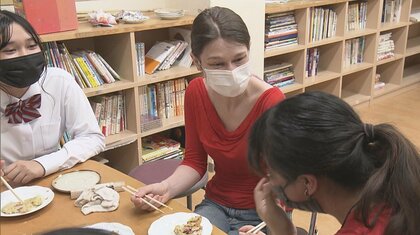 ウクライナ避難民「ここにいると自分は1人じゃないと思える」　ボランティア団体が“日本語教室”で新生活支援