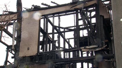 住宅など8棟焼く火事　火元住宅から女性の遺体　ひとり暮らしの80代女性か　東京・大田区