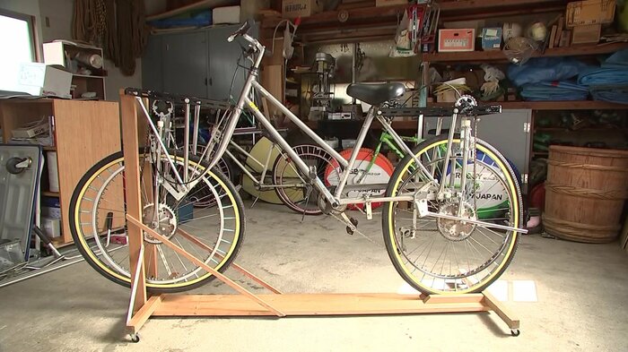 車輪が楕円になっている自転車