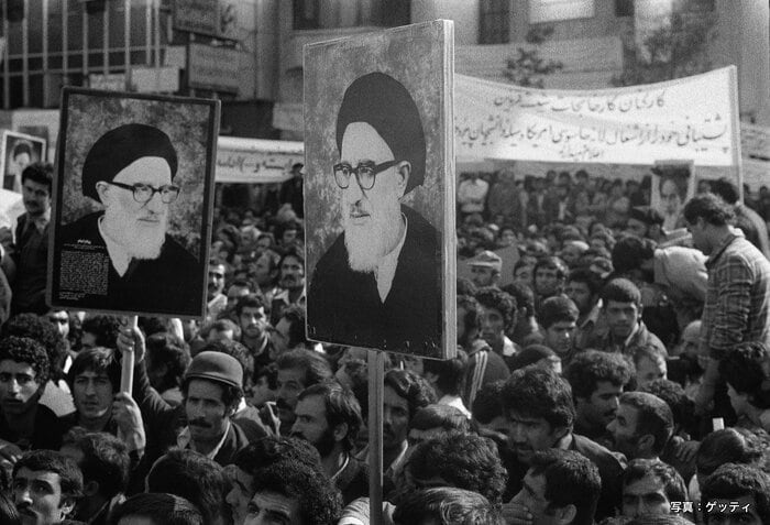 イラン・テヘランのアメリカ大使館を包囲する群衆　1979年11月