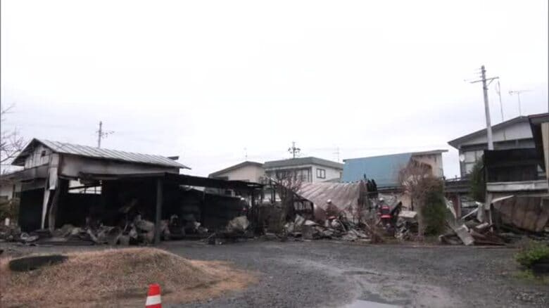 北秋田市で住宅2棟全焼する火事　住民は避難しけが人なし　秋田｜FNNプライムオンライン