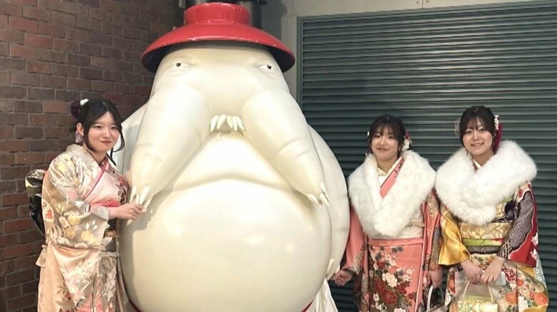 「ビッグな社長になってドリーム掴む」成人の日に各地で二十歳を祝う式典 会場ではタイムカプセル開ける姿も｜FNNプライムオンライン
