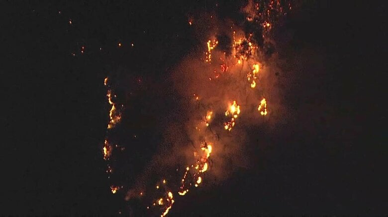 山林火災は鎮圧のメド立たず自衛隊ヘリも消火活動へ 火は住宅の200メートル手前まで迫り143人に避難指示 山梨・上野原市|FNNプライムオンライン