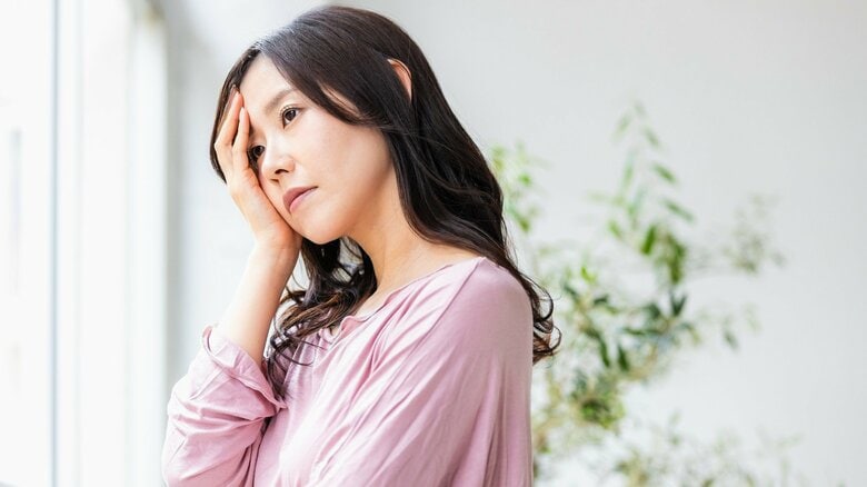 だるい、眠れない、気持ちがふさぐ…なんとなくの不調には「心療内科」受診を選択肢に。専門医が語る精神科との違い｜FNNプライムオンライン