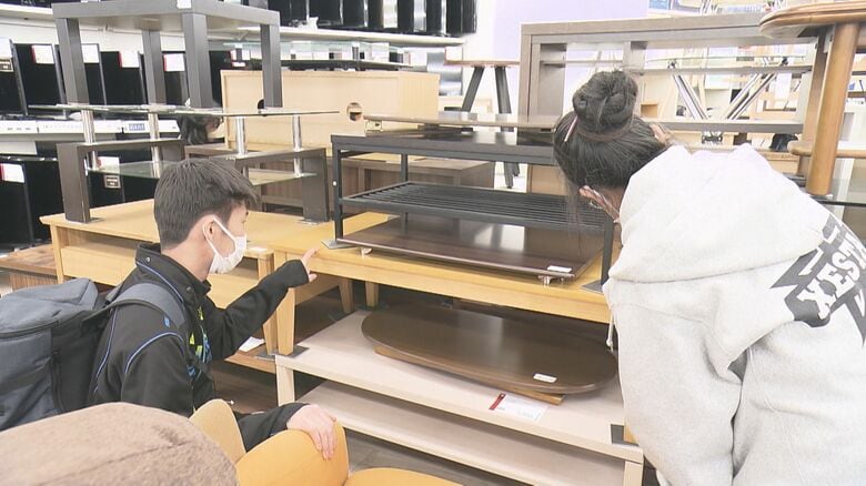 物価高の中で新生活…「リユース店」に注目　ソファ・テーブル・本棚で約5000円に抑えた人も【愛知発】｜FNNプライムオンライン