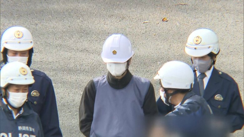 現場検証に立ち会う男(2022年10月)