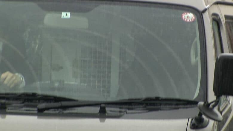 被告を送検（2023年11月）