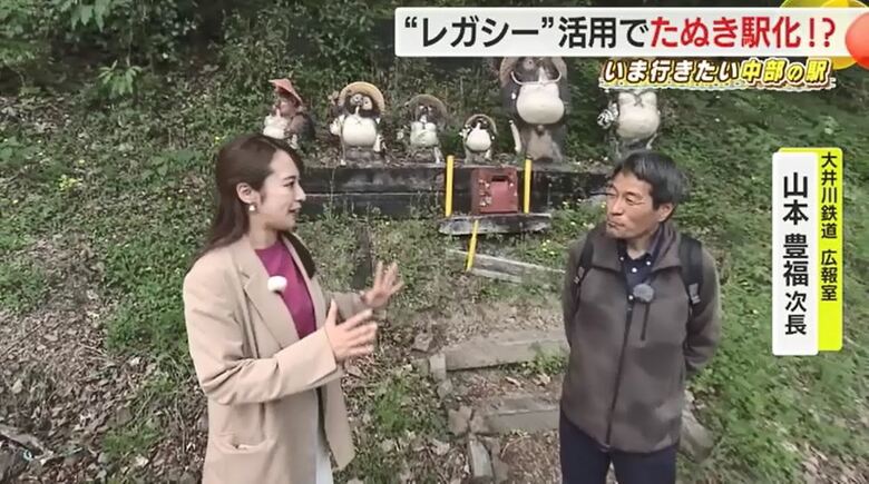 山本次長に取材する熊崎アナ