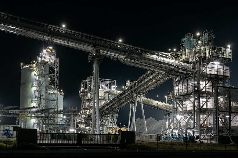 石巻雲雀野発電所の夜景