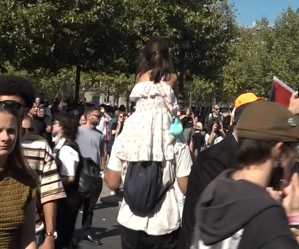 デモは子供の目にどう映ったのか？（18日）