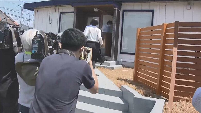 秋本議員の事務所で行われた家宅捜索（4日 千葉・佐倉市）
