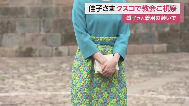 バッグと靴は白で統一