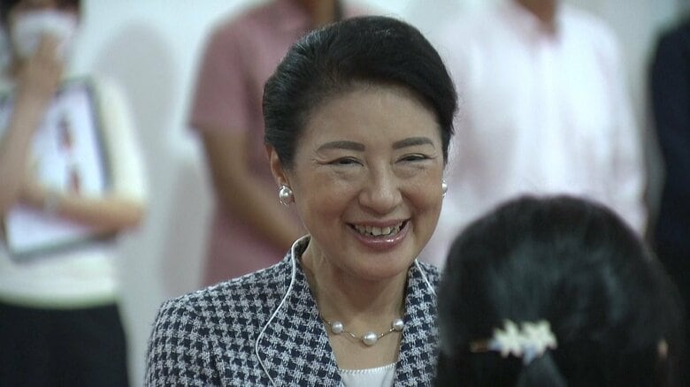 ダルマ・プルサダ大学での学生らとの交流に急きょ参加された（6月20日）