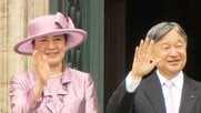天皇皇后両陛下ブリュッセル市庁舎へ　バルコニーから手を振る　「彼の好きな科目は算数だそうですよ」　子どもとも交流