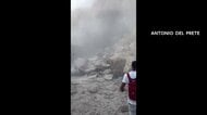 「なんてこと！」土煙上げ落ちる岩…住宅近くで崖崩れ　過去40年“最大規模”地震で26人負傷300人避難　イタリア