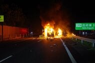 【通行止め解除】山陽自動車道　徳山西IC～防府東IC（下り）燃えた事故車両から性別不明の遺体見つかる　山口・防府市　午前6時45分現在