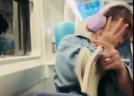 ガラス破片が女性の顔に…列車に投石で窓ガラスが粉々に砕ける　インフルエンサー女性含む2人の乗客ケガ　インドネシア