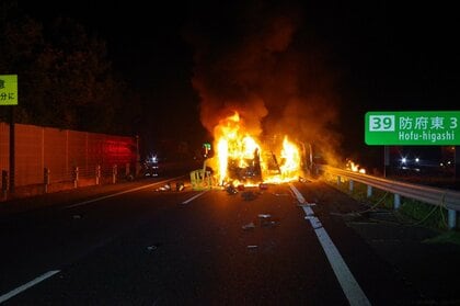 【通行止め解除】山陽自動車道　徳山西IC～防府東IC（下り）燃えた事故車両から性別不明の遺体見つかる　山口・防府市　午前6時45分現在