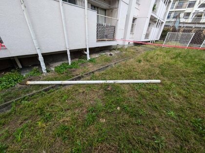 長さ4メートル・重さ30キロ超の鉄製排水管が落下　市営住宅の5階部分から　老朽化で固定金具が腐食か　福岡・北九州市
