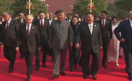 中国・ロシア・北朝鮮のトップ3人が蜜月アピール…中国で大規模な軍事パレード　“海外デビュー”金正恩氏の娘の姿も