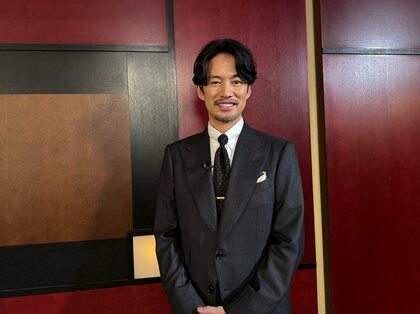 走り続ける俳優・竹野内豊が語るデビューからプライベートまで トレードマークの“ひげ”誕生秘話も【古市憲寿対談】