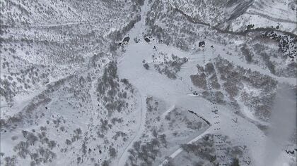 「すみません…」と反省も　スキー場のコース外でスノーボードをしていた30代と40代男性の2人を県警ヘリが救助　新潟・津南町