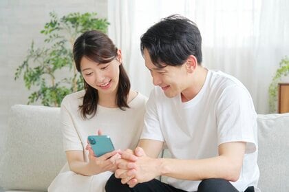 購入時に参考にしているのは「店頭の情報」「家族・親族」― Z世代～X世代への情報の影響力に関するアンケート調査 ―