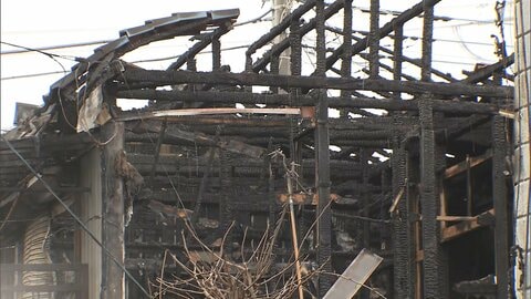住宅5棟が燃える火事　火元の2階建て住宅含む3棟全焼　50歳男性と連絡取れず　埼玉・白岡市