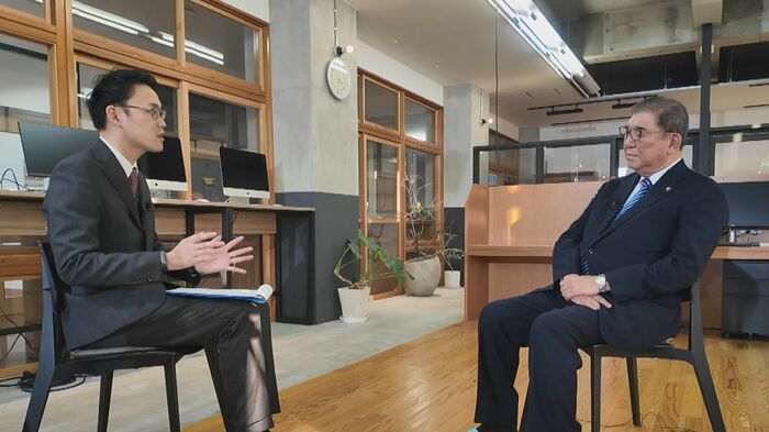 単独インタビューに応じる石破前総理（八頭町）