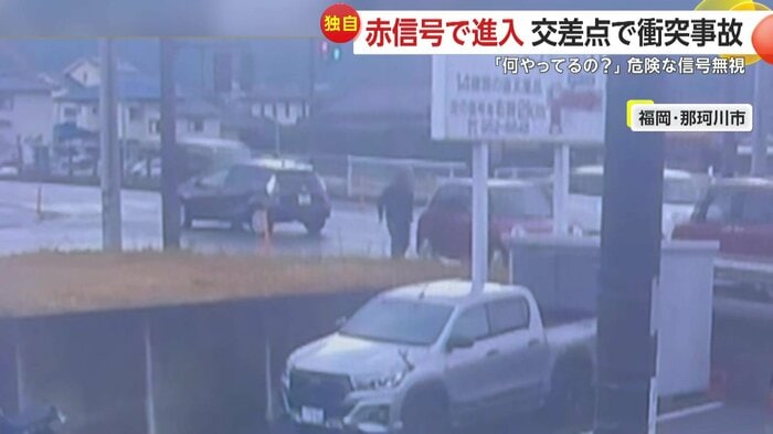 車に駆け寄る黒い車に乗っていた人（提供：御忍び麺処 nakamuLab.）