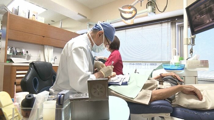 今も現役の歯科医師として治療に当たる
