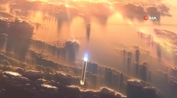 標的に向かい、下降時に噴射・加速するイルディリムハン・ミサイル　via　iHA