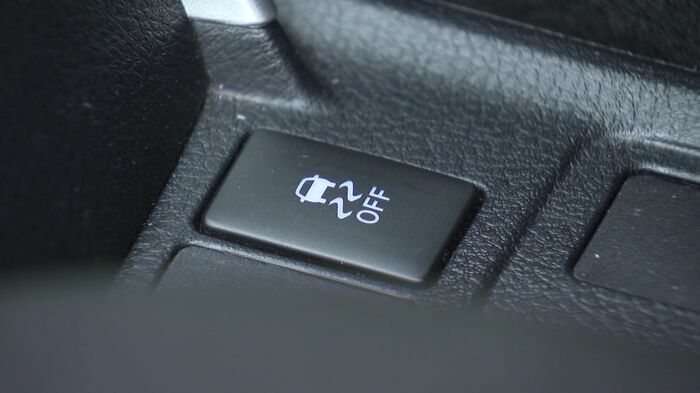 横滑り防止装置をOFFに