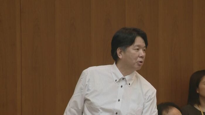 ｢起立で採決しないとダメでしょう｣(吉松県議 8月17日 )