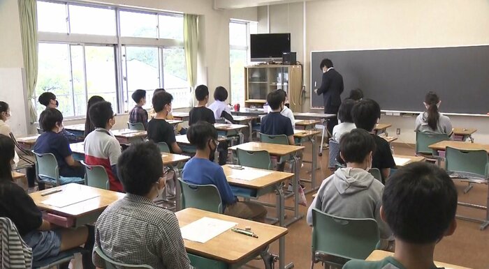 今年の学力テストは小学校が1万9038校、中学校9680校が参加