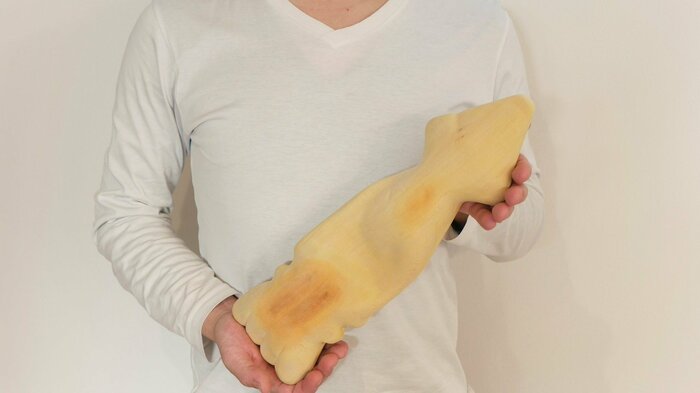 「おっとっと」を巨大化して再現した作品