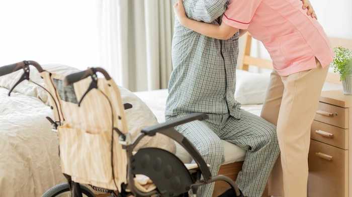 「辞めたい」職員6割…死亡事故で准看護師に有罪判決!介護現場の過酷な実情