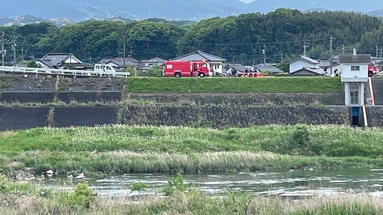 【速報】水難事故　12歳～13歳の男性が川に流されたか　捜索で1人発見されるも心肺停止の重体　山国川｜FNNプライムオンライン