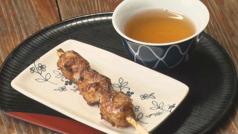 岐阜・恵那市にある岩村町の特製タレを使った「五平餅」　わらじ型だけでなく団子型も｜FNNプライムオンライン
