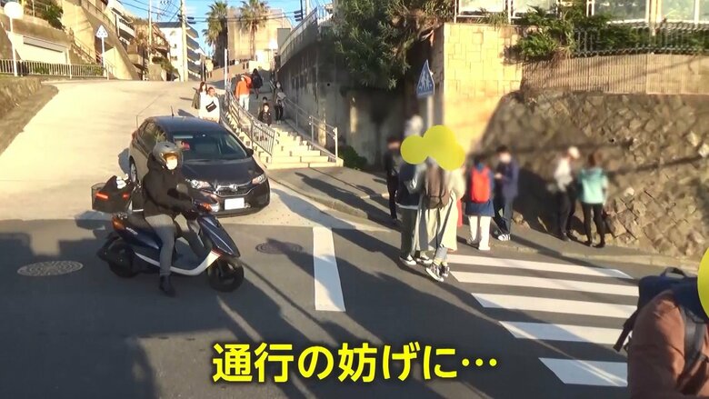 車道の真ん中で撮影をする人が後を絶たない