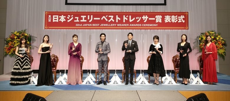 森七菜 キスシーンで父が涙 肩出しドレスの戸田恵梨香 新木優子らと豪華競演