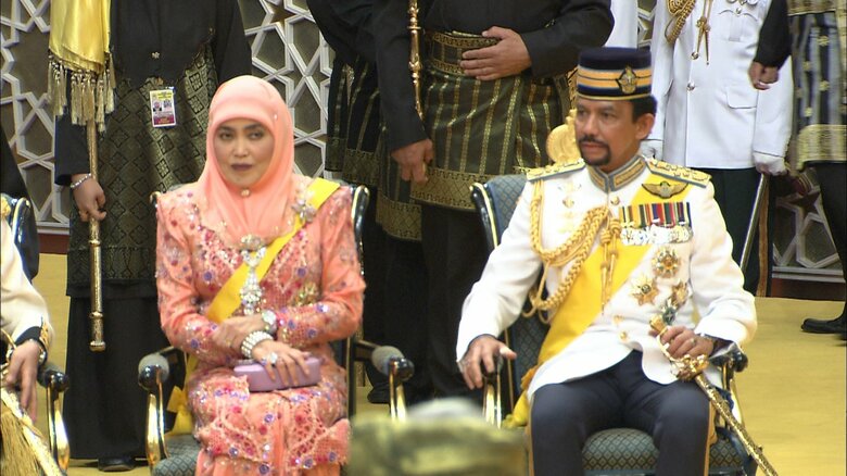 皇太子時代の2004年、ビラ皇太子の結婚式参列のためブルネイをご訪問