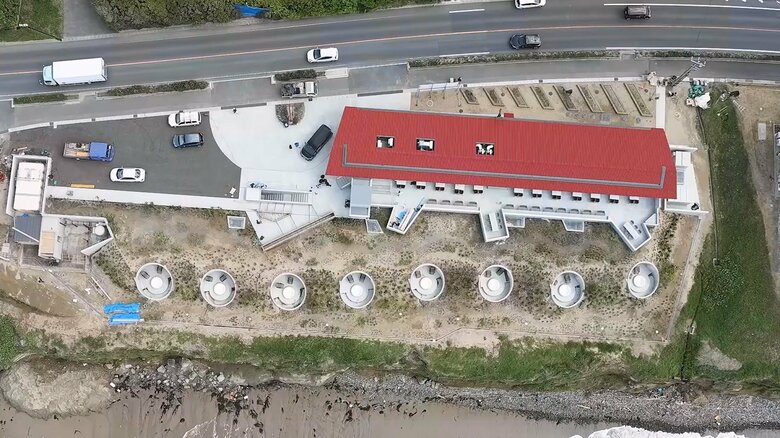 上空から見ると、八つの丸い建物がある