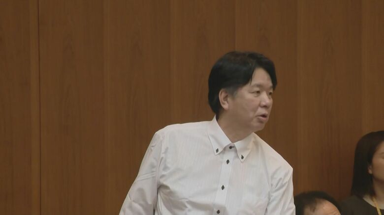 ｢起立で採決しないとダメでしょう｣(吉松県議 8月17日 )