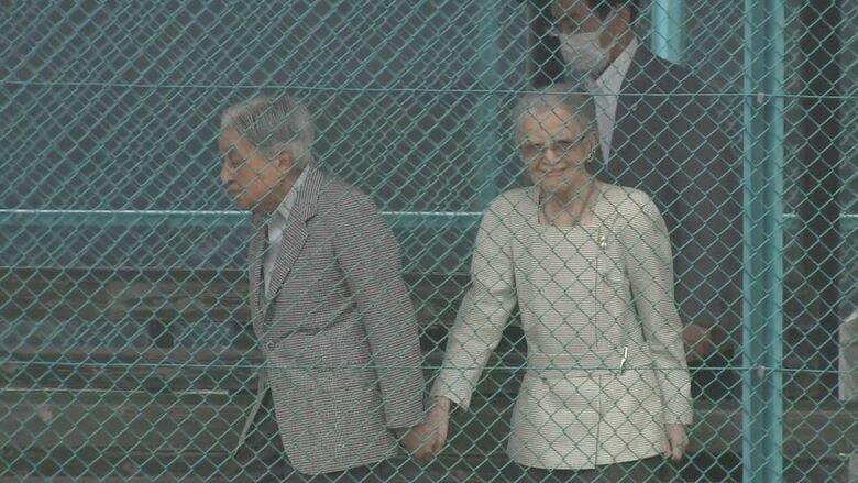 上皇ご夫妻がテニスコートを訪問（2024年8月27日）